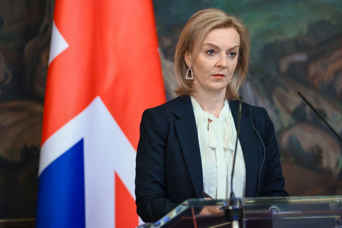 Ngoại trưởng Anh Liz Truss trong cuộc họp báo ngày 10/2 với Ngoại trưởng Nga Sergey Lavrov. Ảnh: Reuters