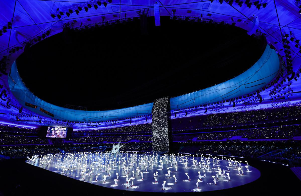 “Thật không may, đại dịch toàn cầu vẫn còn là một thách thức đối với tất cả chúng ta. Vì vậy, lòng biết ơn của chúng tôi đối với Ban tổ chức Bắc Kinh 2022, các cơ quan chức năng và tất cả người dân Trung Quốc càng trở nên sâu sắc. Cảm ơn các bạn vì đã dốc sức để Thế vận hội Mùa đông Olympic được diễn ra một cách an toàn”, ông Bach nói.