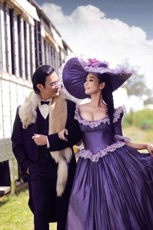 Khi so sánh hình, người đối diện dễ dàng nhận ra vẻ điển trai của chồng Lê Kiều Như