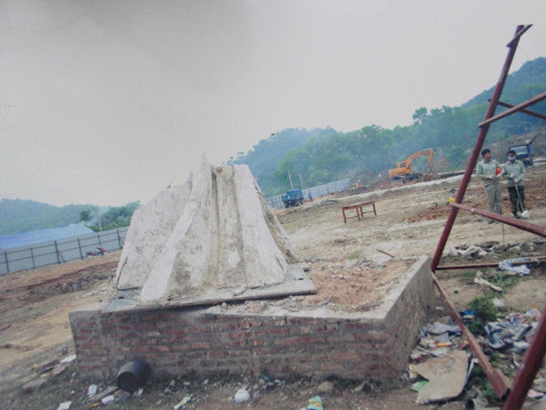 Ai đã giật đổ tượng đài Thánh Dóng (bản gốc)? 