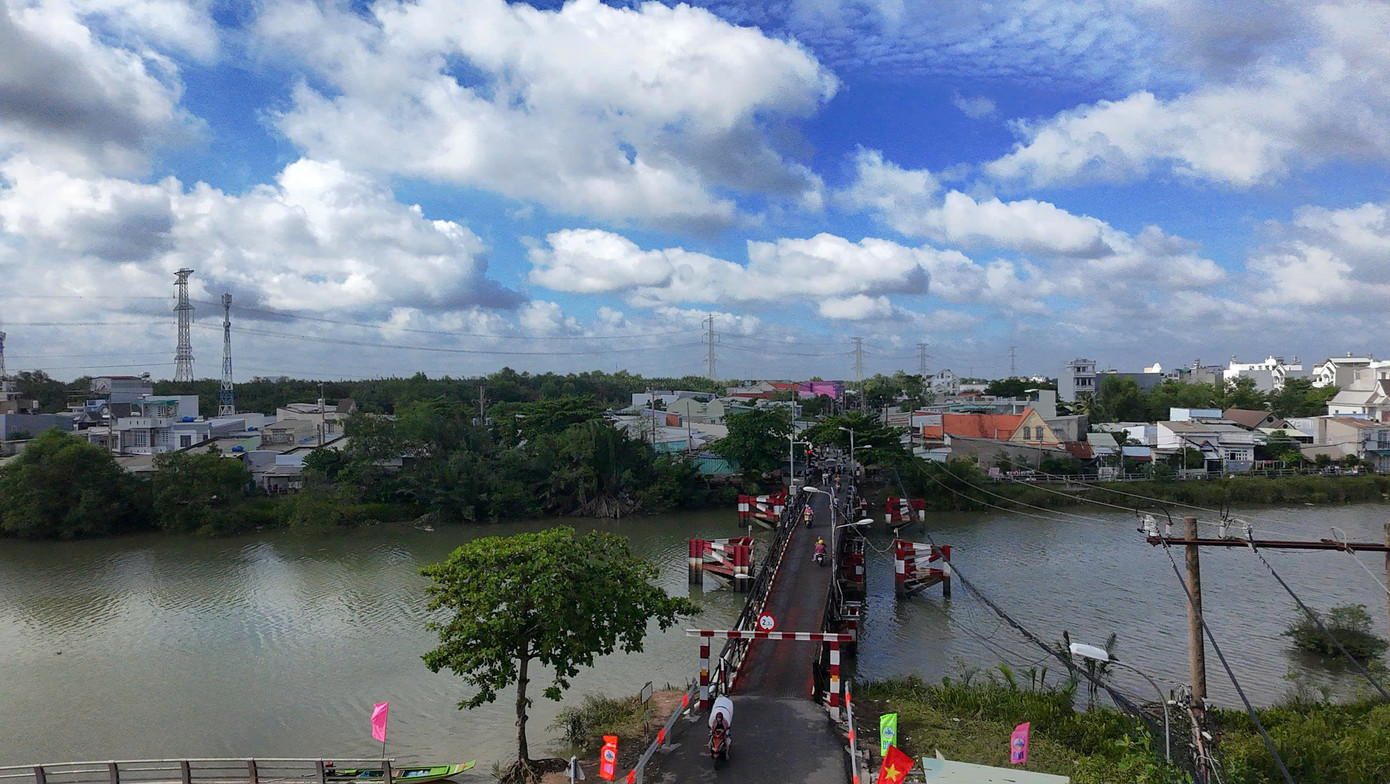 Theo thiết kế, cầu Rạch Tôm mới có chiều dài toàn tuyến khoảng 684m (gồm 174m cầu và 510m đường dẫn) thay thế cho cầu sắt cũ. Ảnh: Hữu Huy Theo thiết kế, cầu Rạch Tôm mới có chiều dài toàn tuyến khoảng 684m (gồm 174m cầu và 510m đường dẫn) thay thế cho cầu sắt cũ. Ảnh: Hữu Huy