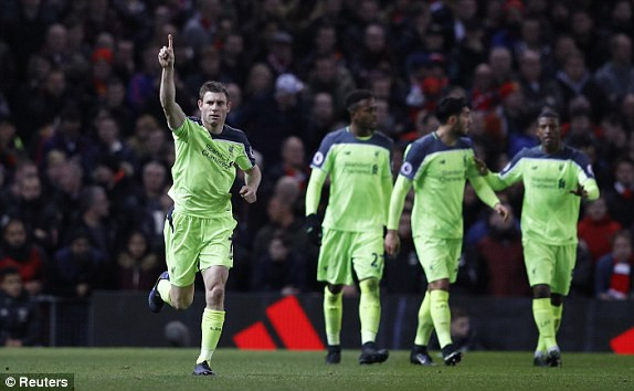 Ibra giải cứu M.U ở derby nước Anh ảnh 11