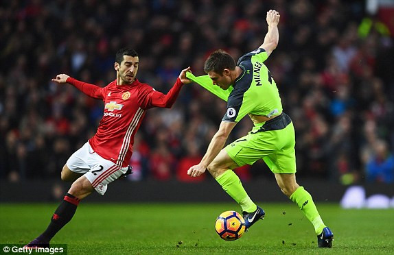 Ibra giải cứu M.U ở derby nước Anh ảnh 15