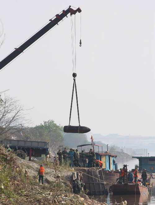 Di dời quả bom gần cầu Long Biên về Bắc Giang để hủy nổ ảnh 13