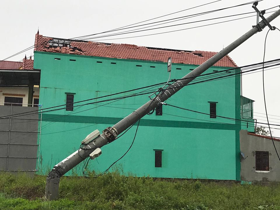 Bão số 10 càn quét miền Trung, ít nhất 4 người chết ảnh 25