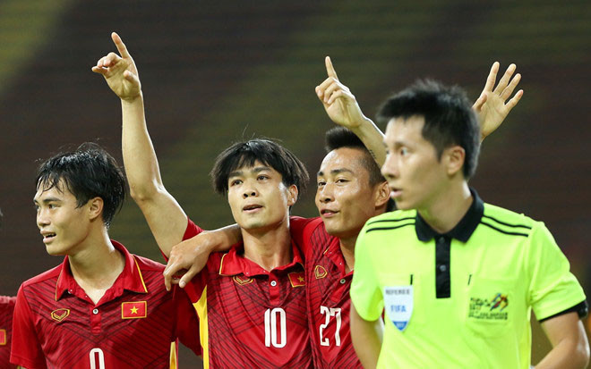 Thắng Philippines '4 sao', U22 Việt Nam trở lại ngôi đầu bảng ảnh 11