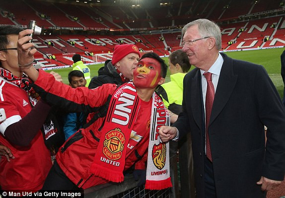 Ibra giải cứu M.U ở derby nước Anh ảnh 1