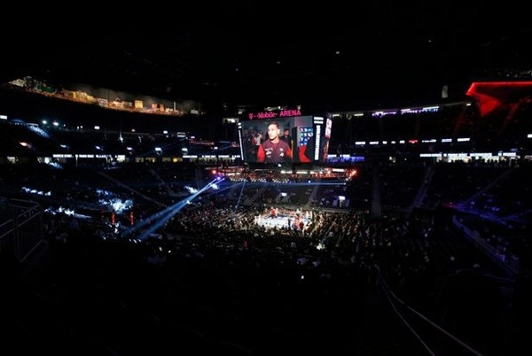 Mayweather knock-out 'Gã hề' McGregor ở trận chiến thế kỷ ảnh 1