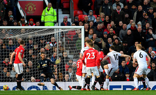 Lingard lập cú đúp, M.U thoát thua trước Burnley ảnh 1