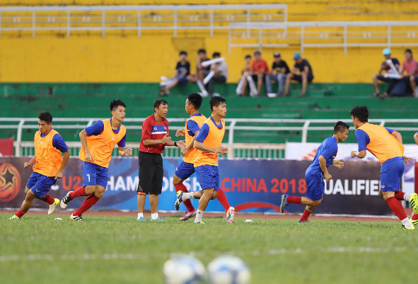 U22 Việt Nam vượt mặt Hàn Quốc lên ngôi đầu sau 'mưa gôn' ảnh 1