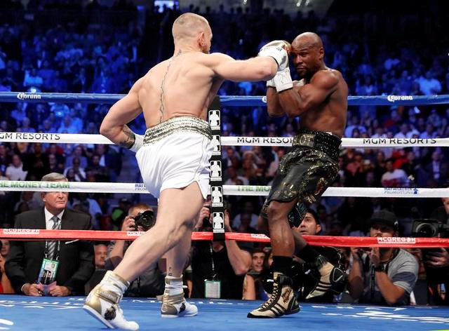 Mayweather knock-out 'Gã hề' McGregor ở trận chiến thế kỷ ảnh 16