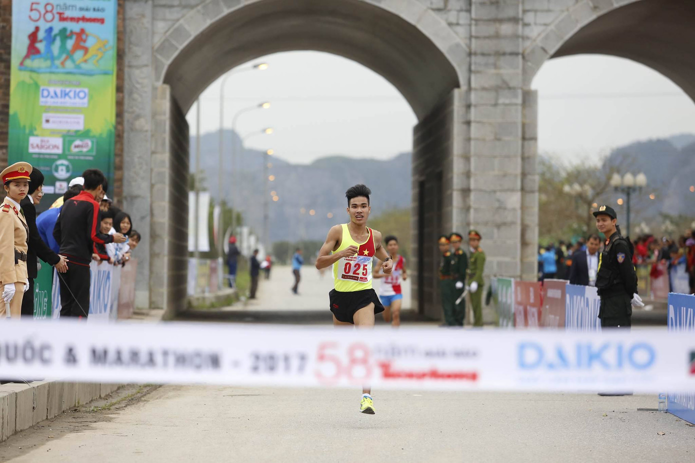 Việt dã Tiền Phong 2017: Quyết liệt và nhiều bất ngờ ảnh 36