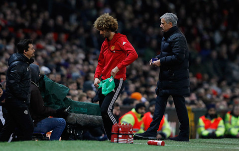 Ibra giải cứu M.U ở derby nước Anh ảnh 19