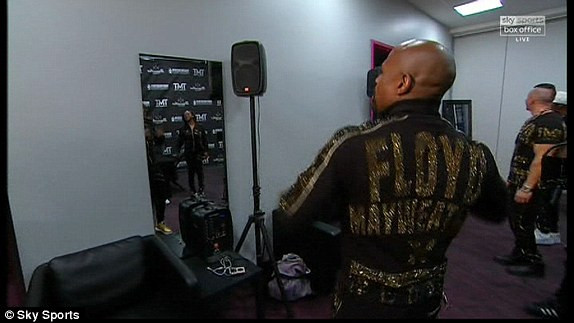 Mayweather knock-out 'Gã hề' McGregor ở trận chiến thế kỷ ảnh 3