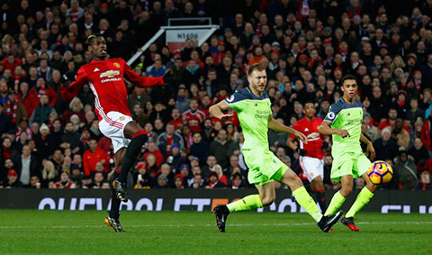 Ibra giải cứu M.U ở derby nước Anh ảnh 17