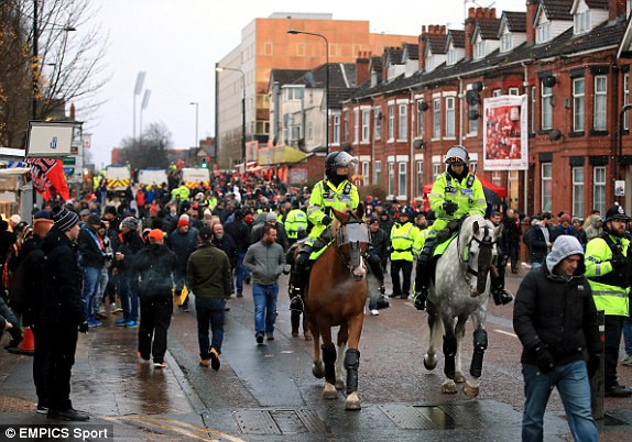 M.U 1-2 Man City: Bắt 'quỷ' tại hang ảnh 11