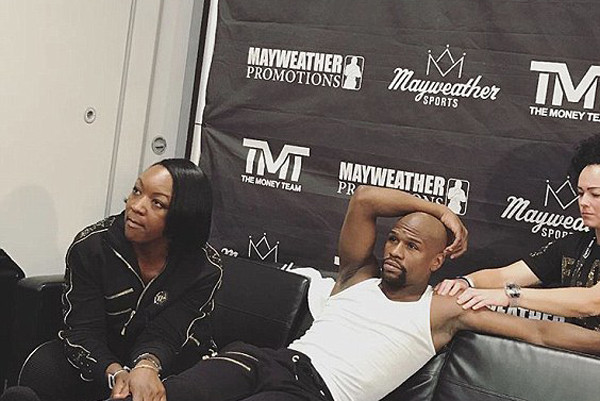 Mayweather knock-out 'Gã hề' McGregor ở trận chiến thế kỷ ảnh 6