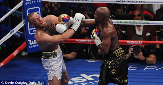 Mayweather knock-out 'Gã hề' McGregor ở trận chiến thế kỷ ảnh 19