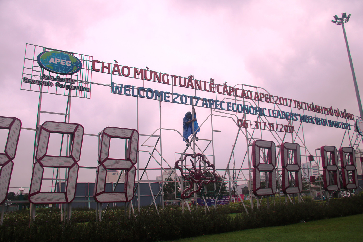 Nhiều người thiệt mạng vì bão Damrey quét qua ảnh 3