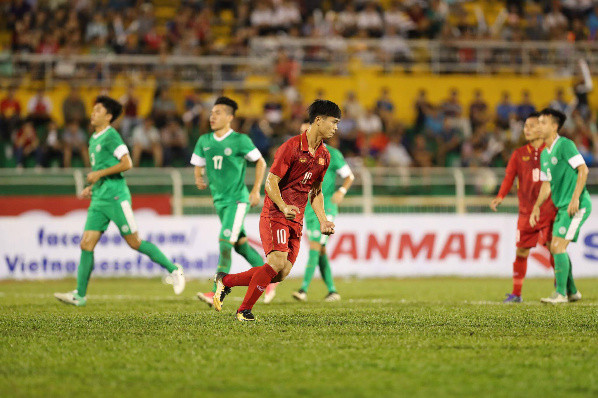 U22 Việt Nam vượt mặt Hàn Quốc lên ngôi đầu sau 'mưa gôn' ảnh 6