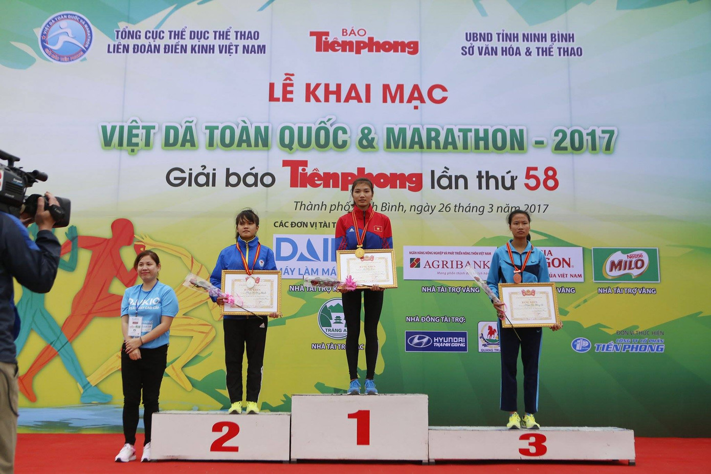 Việt dã Tiền Phong 2017: Quyết liệt và nhiều bất ngờ ảnh 45