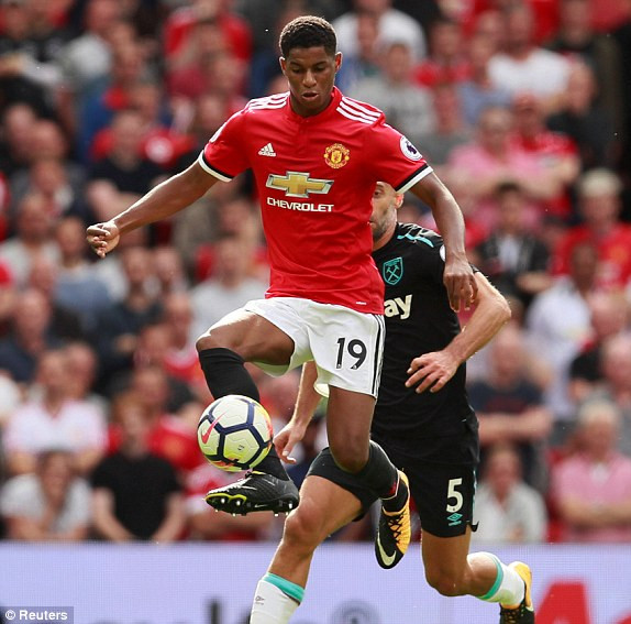 Thắng West Ham '4 sao', M.U lên ngôi đầu bảng ảnh 13