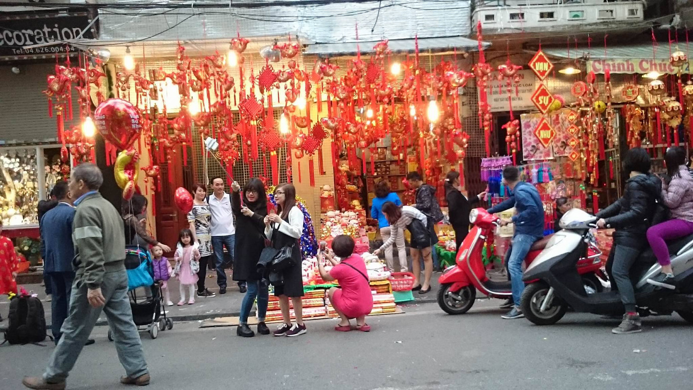 Người dân cả nước đón giao thừa Tết Đinh Dậu ảnh 69