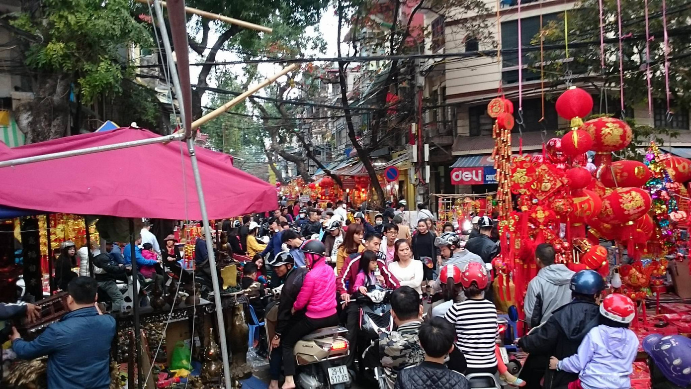 Người dân cả nước đón giao thừa Tết Đinh Dậu ảnh 68