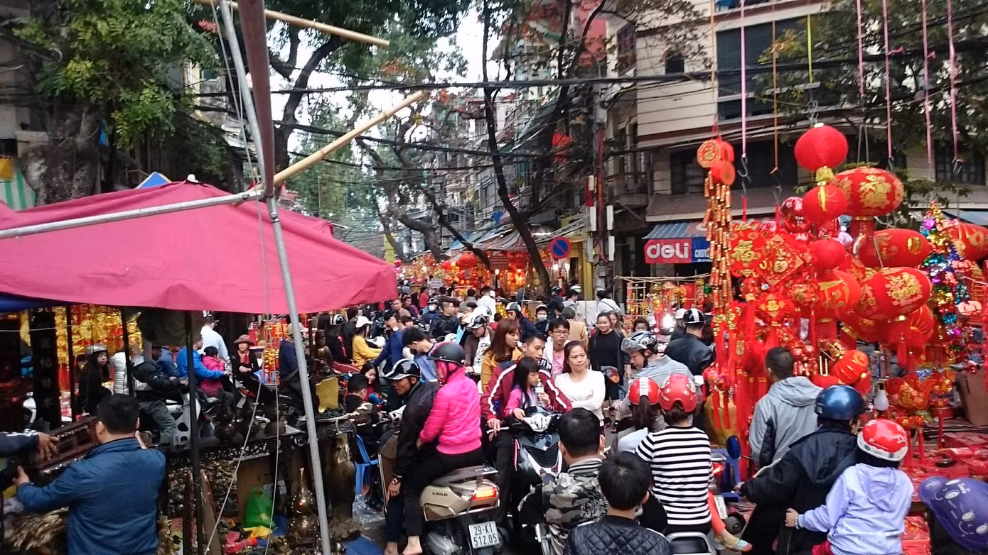 Người dân cả nước đón giao thừa Tết Đinh Dậu ảnh 68