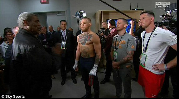 Mayweather knock-out 'Gã hề' McGregor ở trận chiến thế kỷ ảnh 9