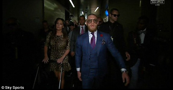 Mayweather knock-out 'Gã hề' McGregor ở trận chiến thế kỷ ảnh 5