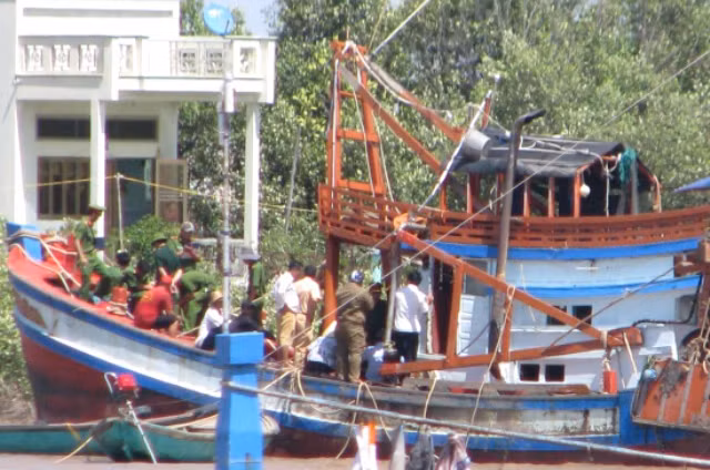 Tàu du lịch lật ở vịnh Nha Trang, 2 người tử vong ảnh 5