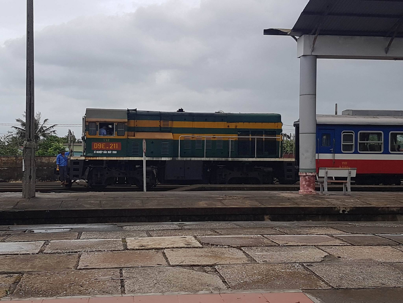 Bão số 10 càn quét miền Trung, ít nhất 4 người chết ảnh 27