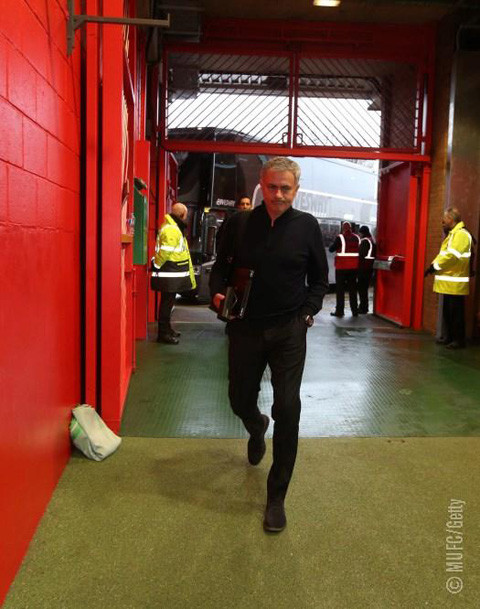 Ibra giải cứu M.U ở derby nước Anh ảnh 2