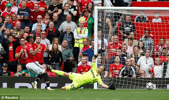 Thắng West Ham '4 sao', M.U lên ngôi đầu bảng ảnh 14