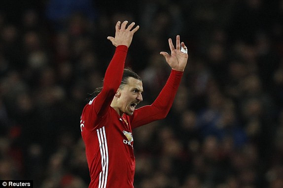 Ibra giải cứu M.U ở derby nước Anh ảnh 20