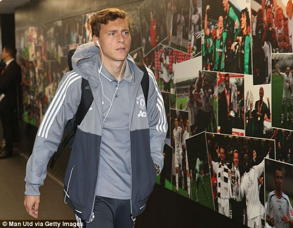 Thắng Swansea '4 sao', M.U vững ngôi đầu ảnh 2