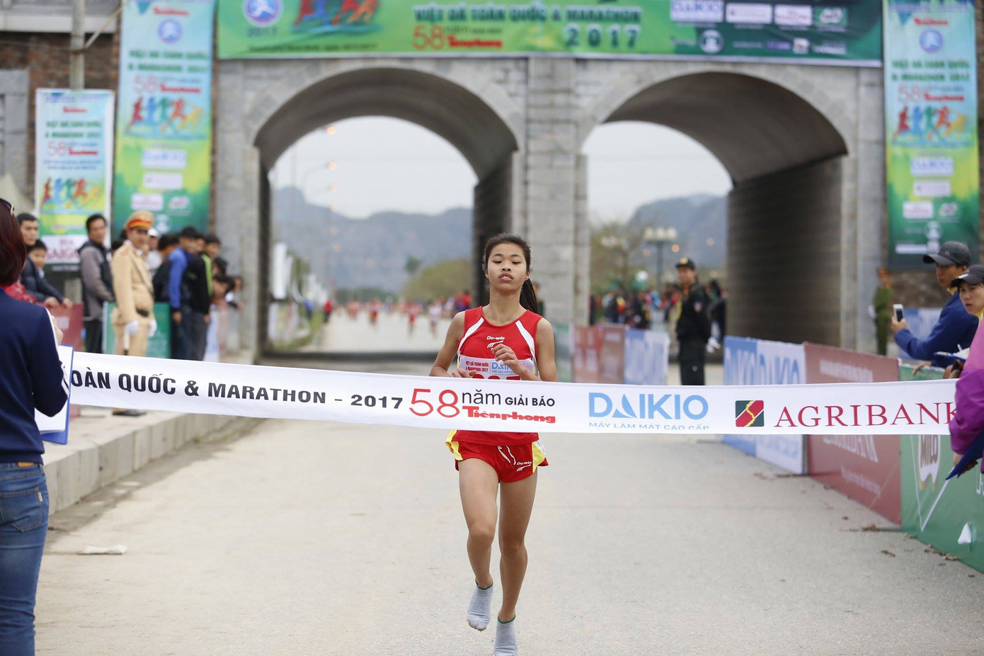 Việt dã Tiền Phong 2017: Quyết liệt và nhiều bất ngờ ảnh 37