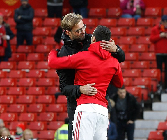 Ibra giải cứu M.U ở derby nước Anh ảnh 5