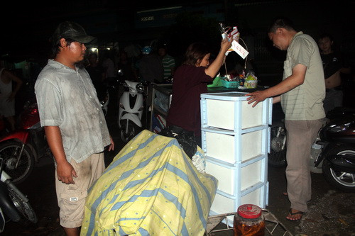 Xưởng gỗ ở Đồng Nai cháy ngùn ngụt trong đêm ảnh 1