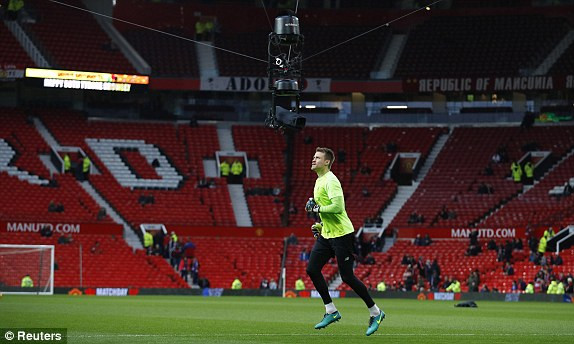 Ibra giải cứu M.U ở derby nước Anh ảnh 4