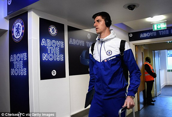 Chelsea 1-0 M.U: Mourinho lại ôm hận ở Stamford Bridge ảnh 1