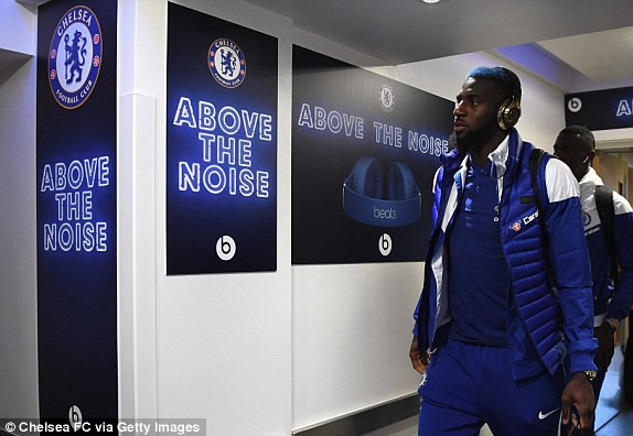 Chelsea 1-0 M.U: Mourinho lại ôm hận ở Stamford Bridge ảnh 2