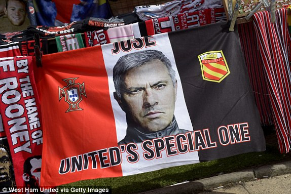 Thắng West Ham '4 sao', M.U lên ngôi đầu bảng ảnh 4