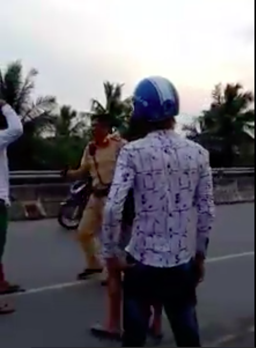 CSGT rút súng, lên đạn khi xử lý vi phạm ảnh 2