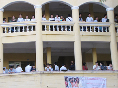 Thí sinh trước giờ làm bài môn Hóa học sáng nay (5 - 7). Ảnh: Trường Phong 