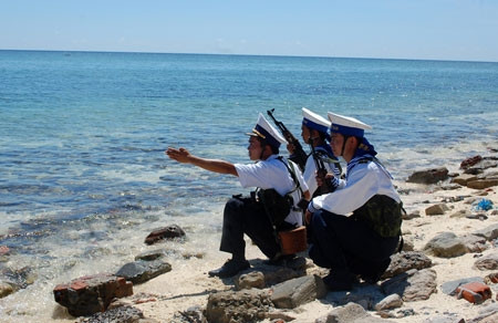 Giao nhiệm vụ cho các thành viên trong tổ tuần tra