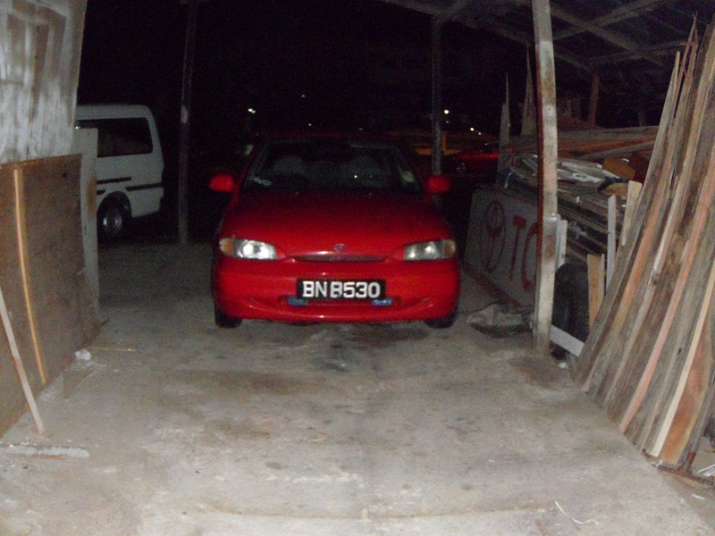 Ô tô của anh Dũng tại Brunei . Ảnh: Huyền Chip Ô tô của anh Dũng tại Brunei