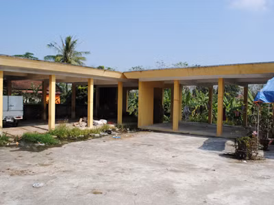 Chợ Thụy Hương (huyện Chương Mỹ-Hà Nội) đầu tư tiền tỷ rồi bỏ hoang ảnh: Minh Tuấn