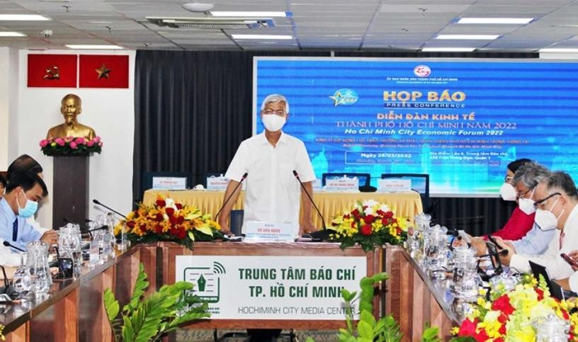 Phó Chủ tịch UBND TPHCM Võ Văn Hoan chủ trì buổi họp báo trưa 28/3